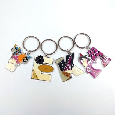 ซื้อ พวงกุญแจการ์ตูนตัวอักษรเริ่มต้นส่วนบุคคลทำจากโลหะผสม การผลิตออนไลน์